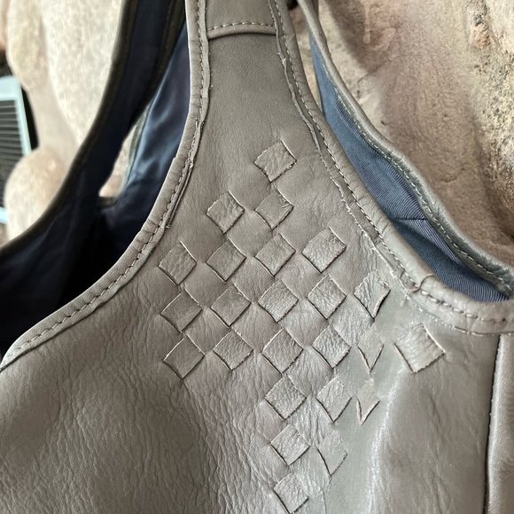 Soft and supple beautiful grey handbag - Picture 3 of 11